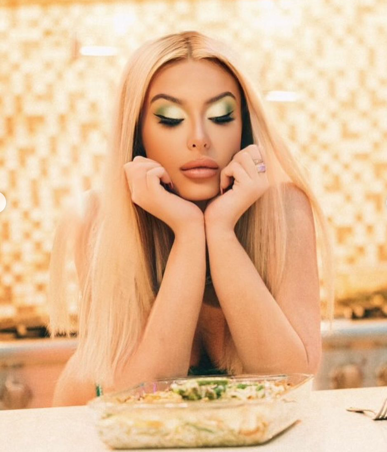 youtuber tana mongeau makeup