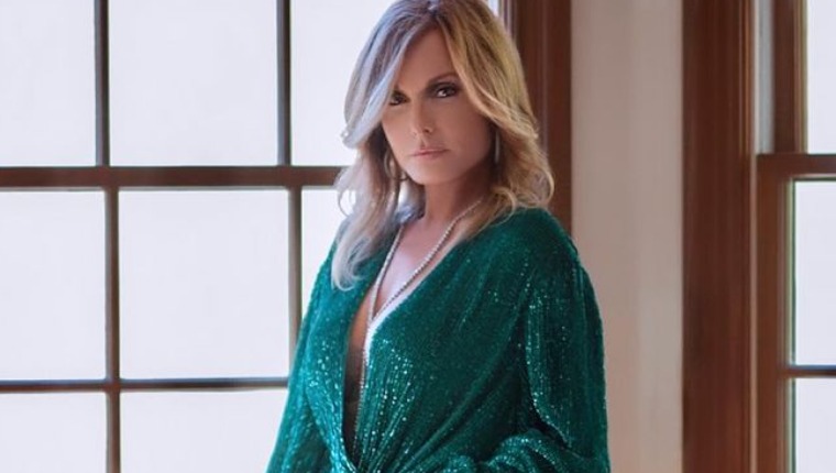 ‘The Young And The Restless’ Spoilers: Tracey Bregman (Lauren Fenmore) Stuns In Green Dress While Celebrating An Incredible Year