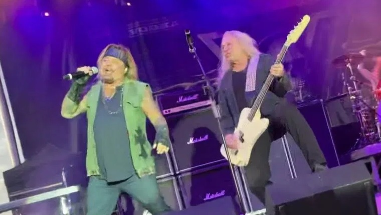 Vince Neil Quits & Walks Off Stage During 'Girls Girls Girls' In First Concert Back After COVID-19