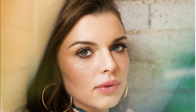 Julia Fox
