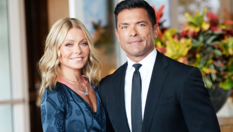 Kelly Ripa BLACKED OUT During SEX With Her Husband And Woke Up In The ER