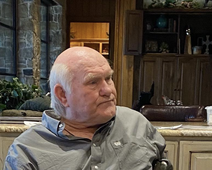 Former Quarterback Terry Bradshaw Recalls His Battle With Cancer