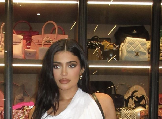 Kylie Jenner Accused Of Photoshopping Halloween Photos