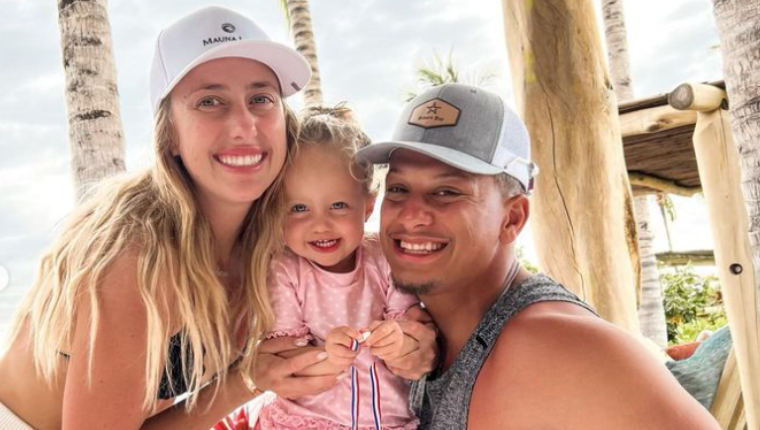 PETA Goes After Brittany Mahomes After Images Of Her Playing With A Dolphin Go Up On Instagram PETA Goes After Brittany Mahomes After Images Of Her Playing With A Dolphin Go Up On Instagram