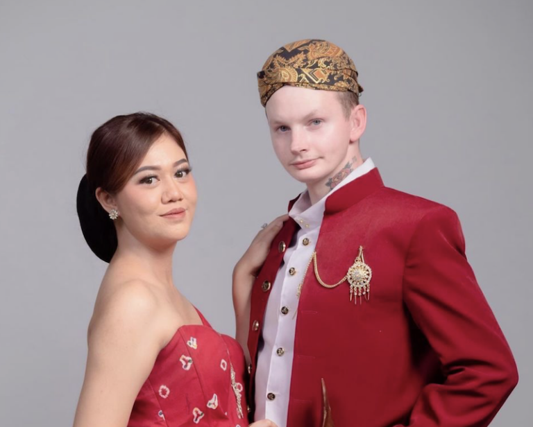 90 Day Fiancé Spoilers: Sam Wilson Takes Citra On Romantic Date 90 day fiance sam and citra javanese clothing