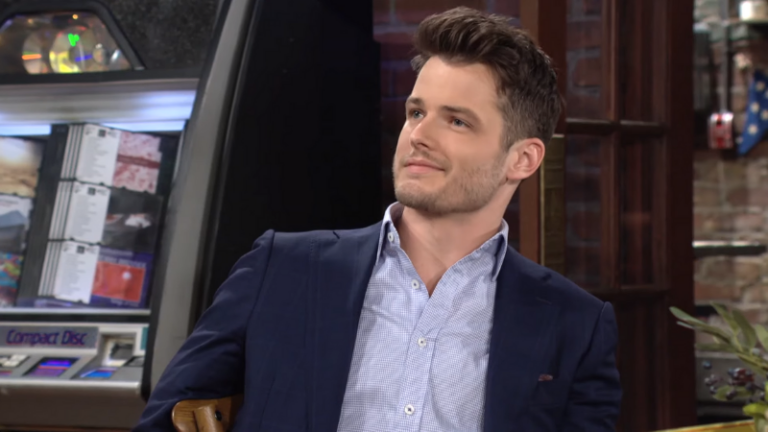 'The Young And The Restless' Spoilers: Kyle Abbott (Michael Mealor) Pleads With Summer Newman (Allison Lanier) To Come Back To The House?